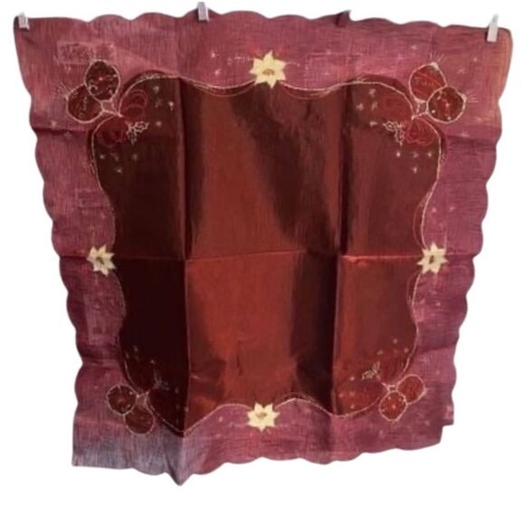 ￼Le Crochet by sari burgundy red embroidered Christmas table topper - Picture 1 of 6